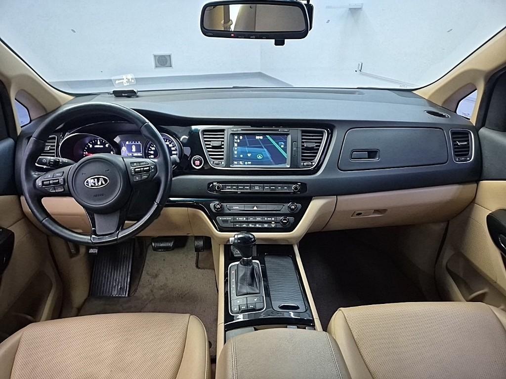 KIA Carnival - Vista 7