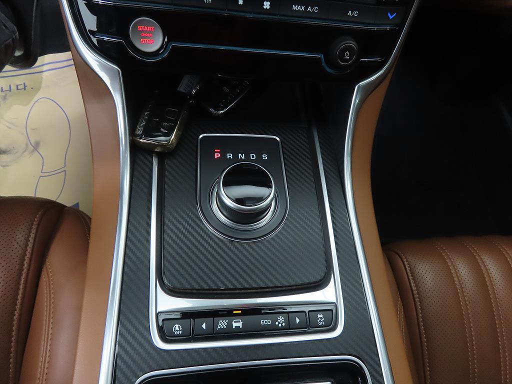 Jaguar XF - Vista 11