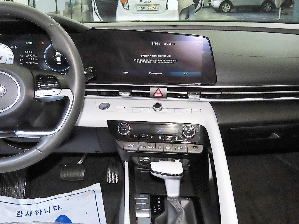 HYUNDAI Avante - Vista 11