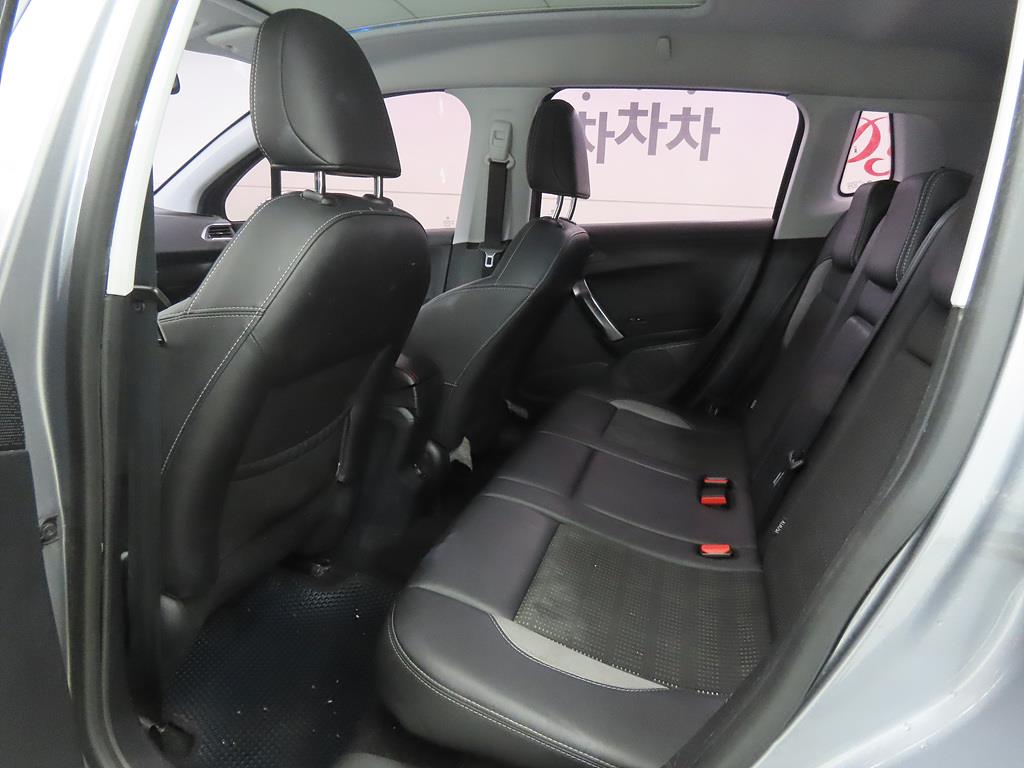 Peugeot 2008 - Vista 6