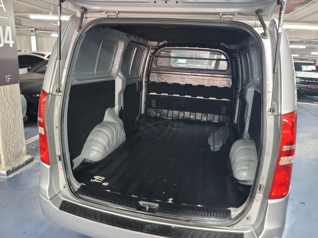 HYUNDAI Starex - Vista 7