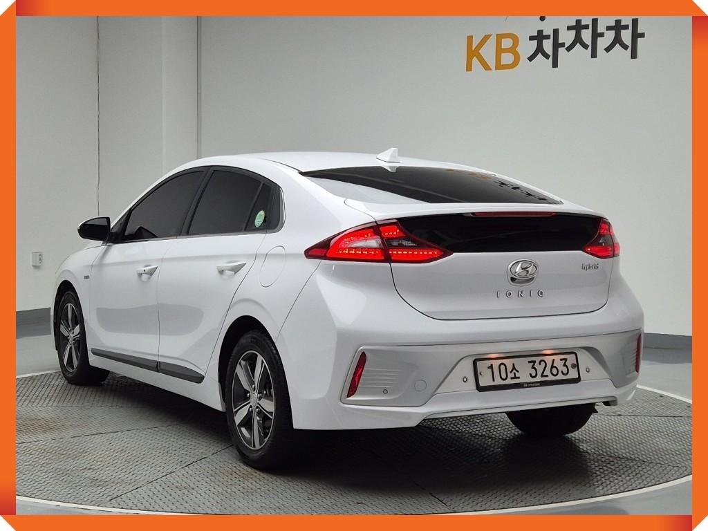 HYUNDAI Ioniq - Vista 4