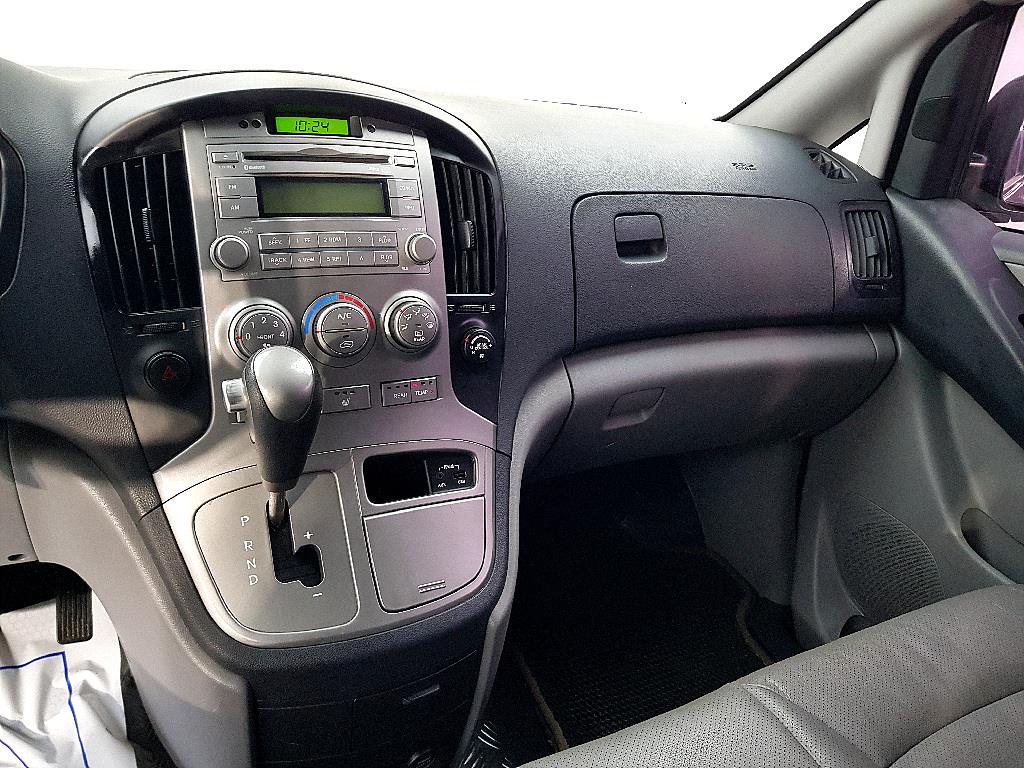 HYUNDAI Starex - Vista 10