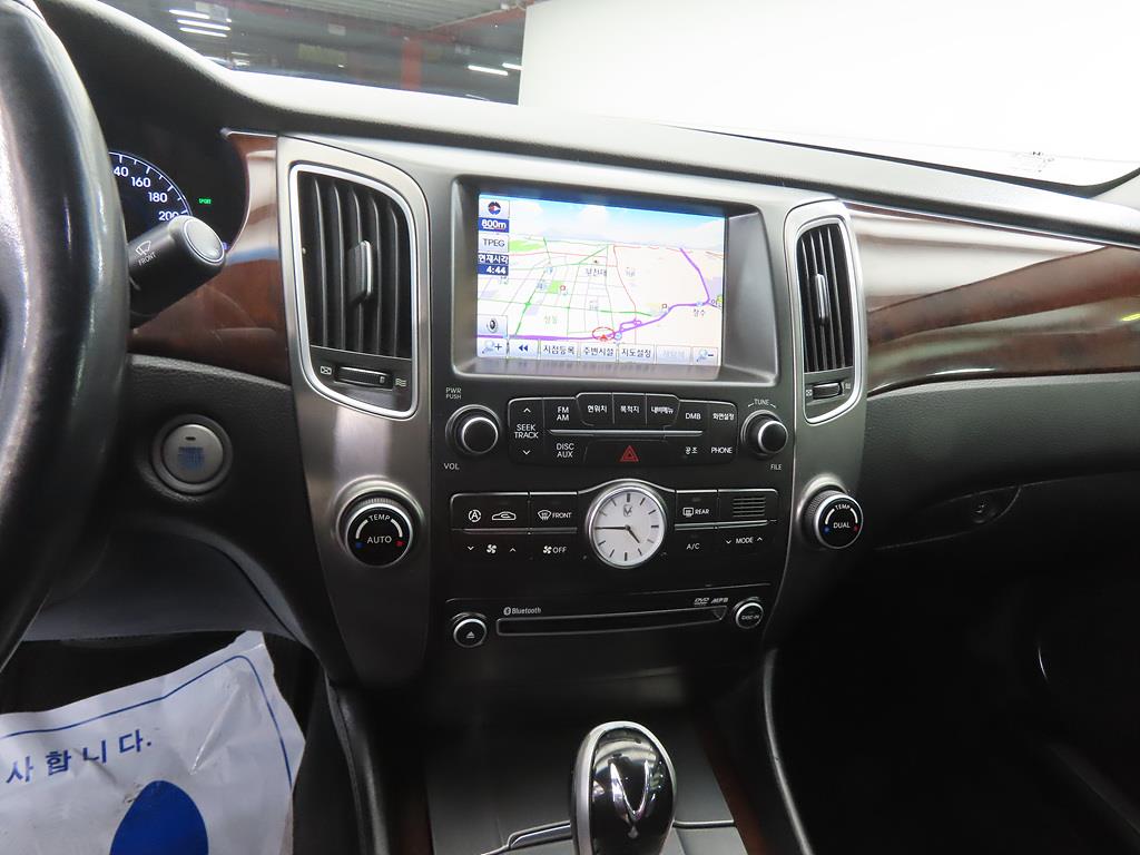 HYUNDAI Equus - Vista 10