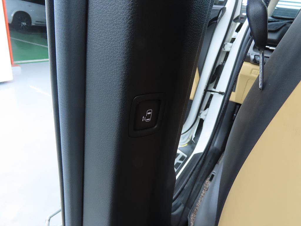 KIA Carnival - Vista 11