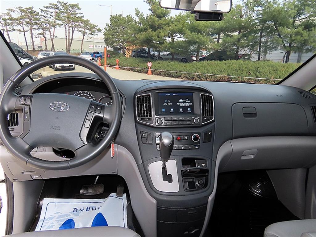 HYUNDAI Starex - Vista 7