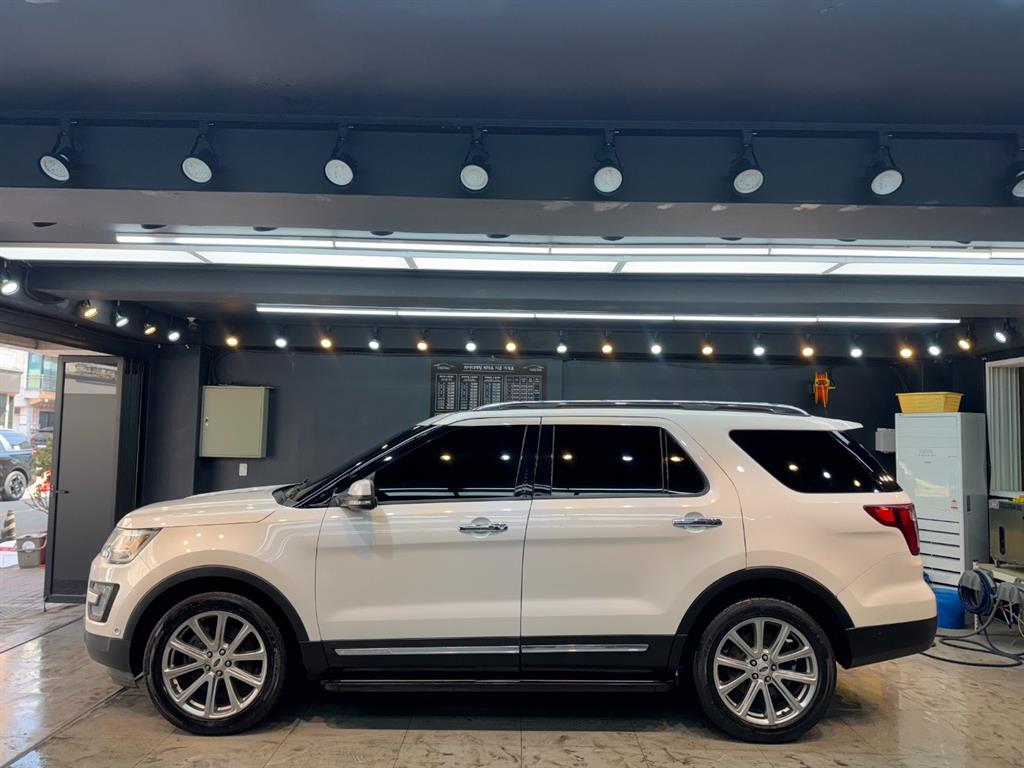 Ford Explorer - Vista 8