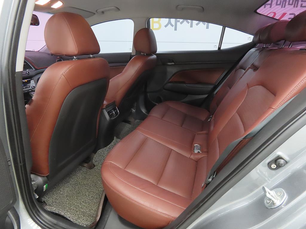 HYUNDAI Avante - Vista 6