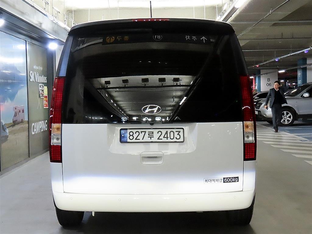 HYUNDAI Staria - Vista 5