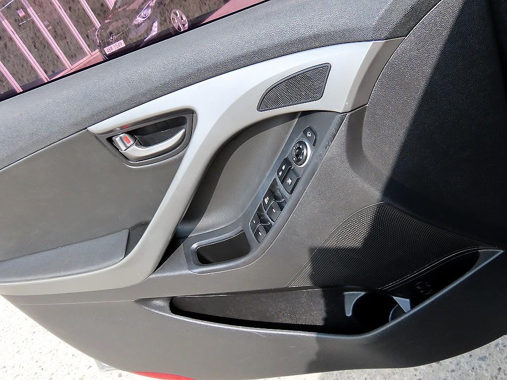 HYUNDAI Avante - Vista 11