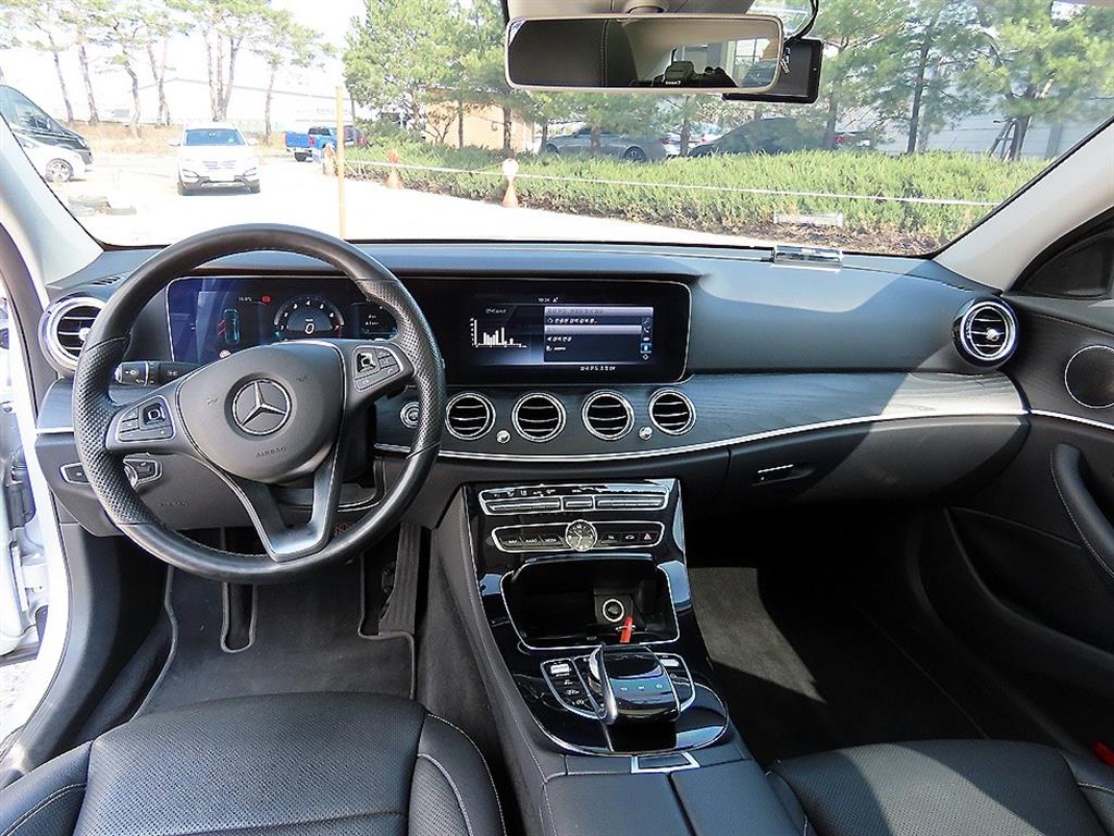 Mercedes Benz E class - Vista 7