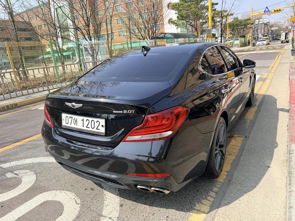 Genesis G70 - Vista 4