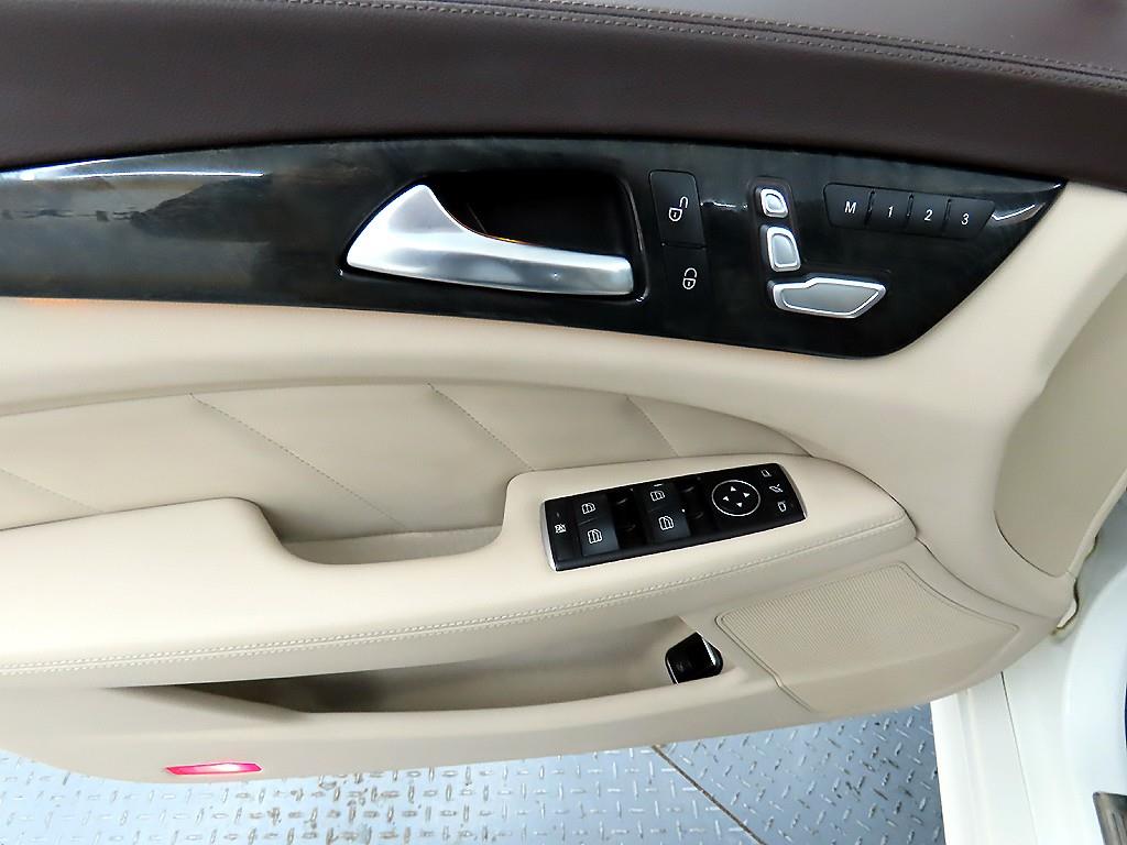 Mercedes Benz CLS Class - Vista 11