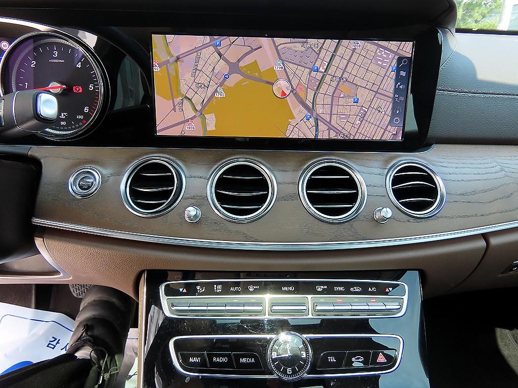 Mercedes Benz E class - Vista 12