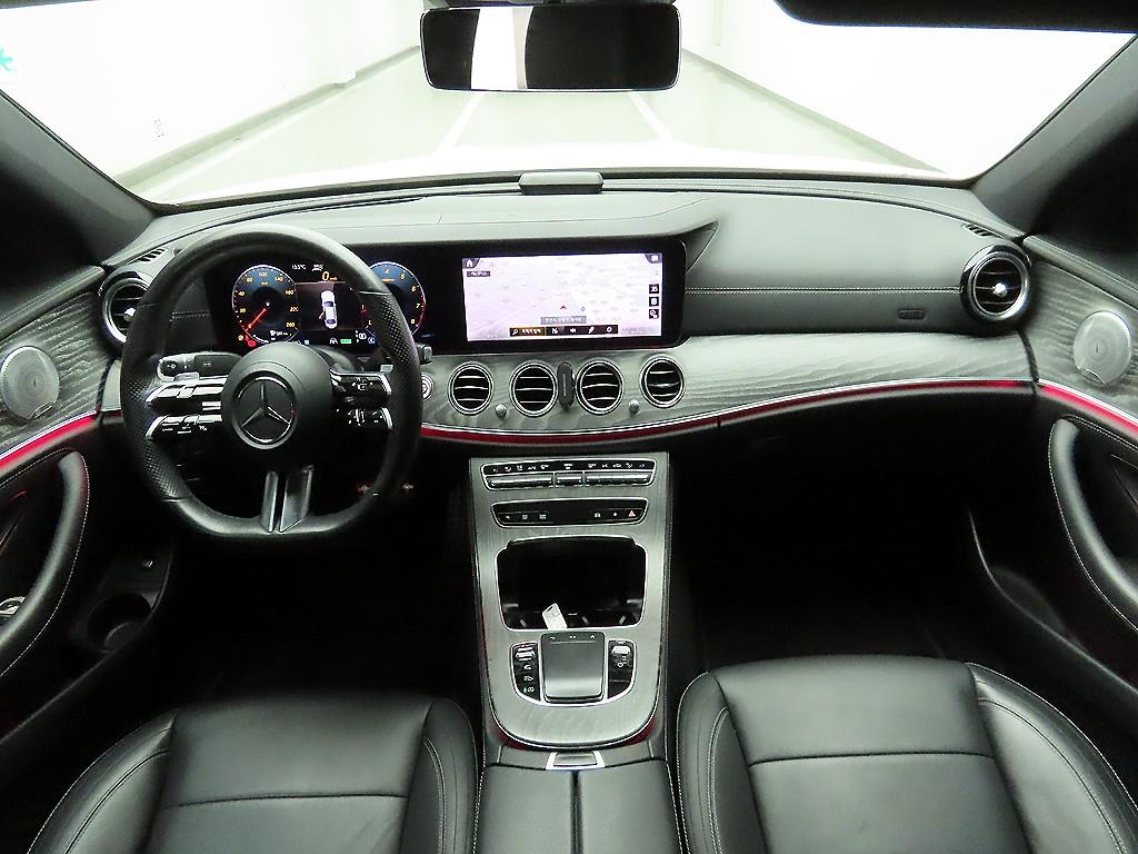 Mercedes Benz E class - Vista 8