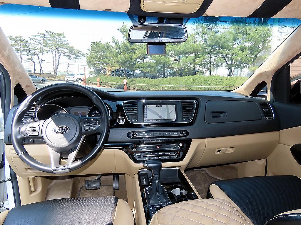 KIA Carnival - Vista 8