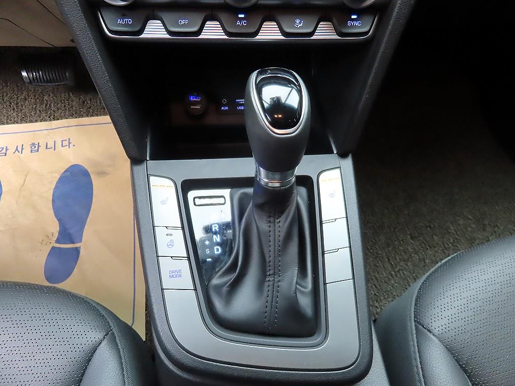 HYUNDAI Avante - Vista 10