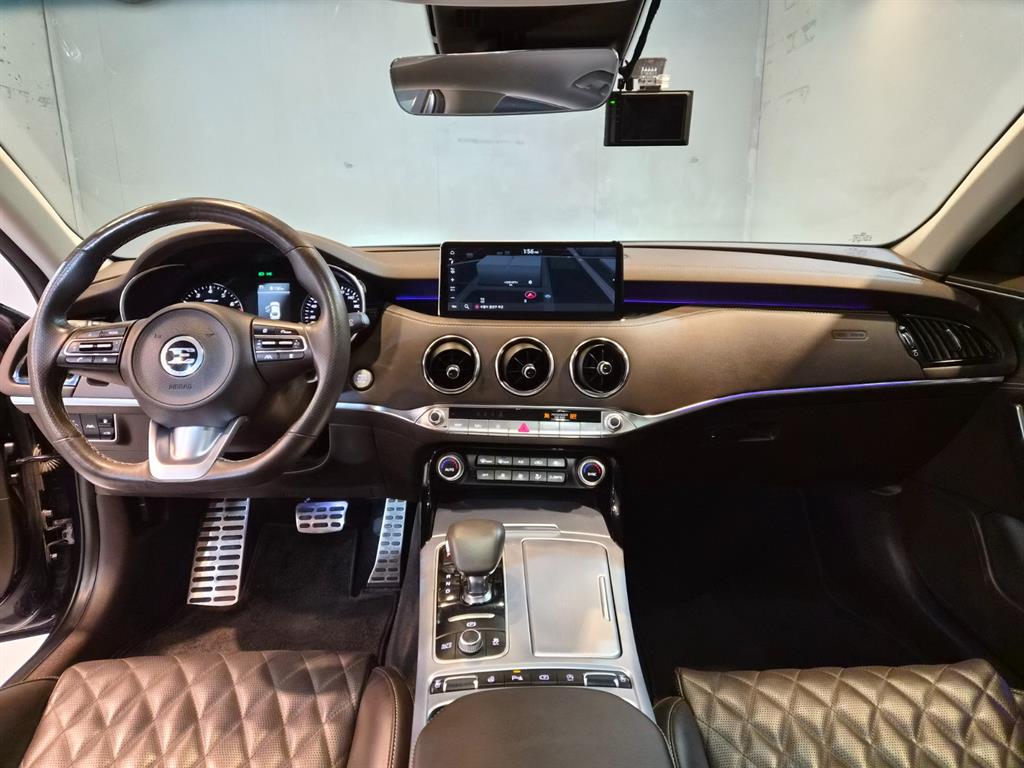 KIA Stinger - Vista 8