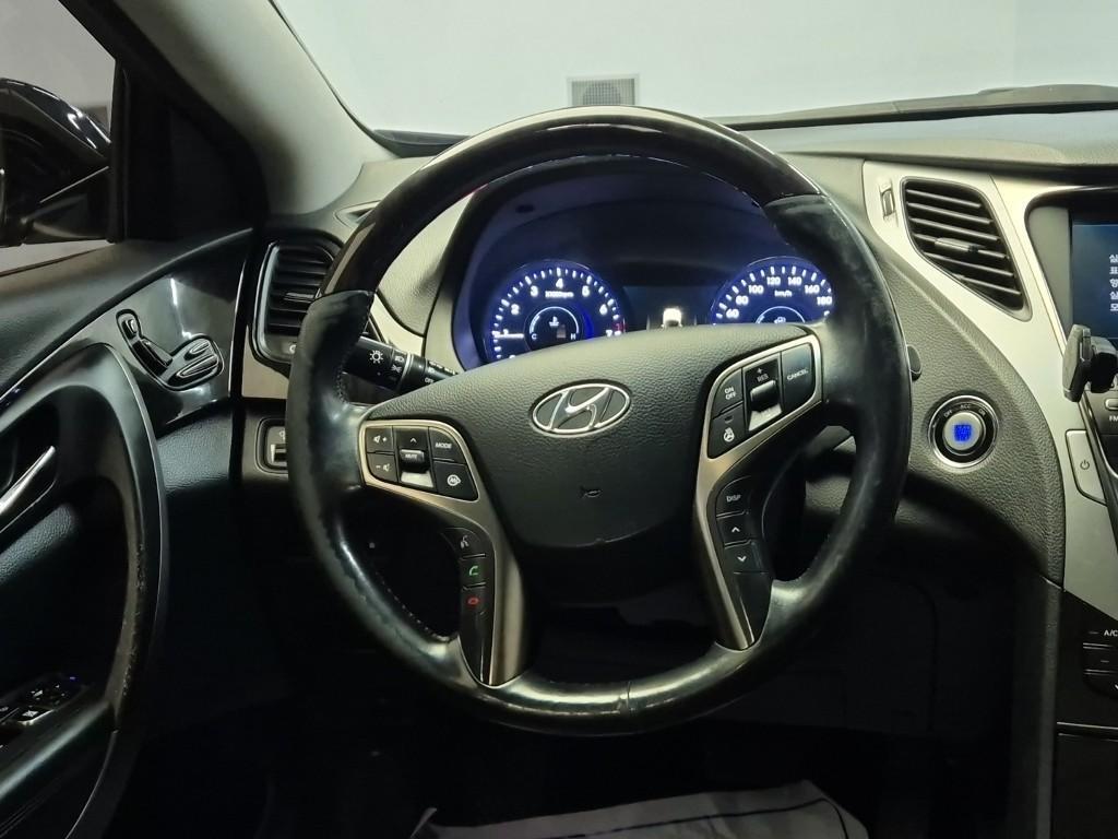 HYUNDAI Grandeur - Vista 9