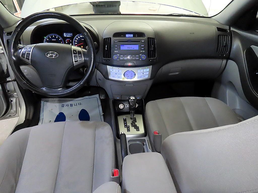 HYUNDAI Avante - Vista 10