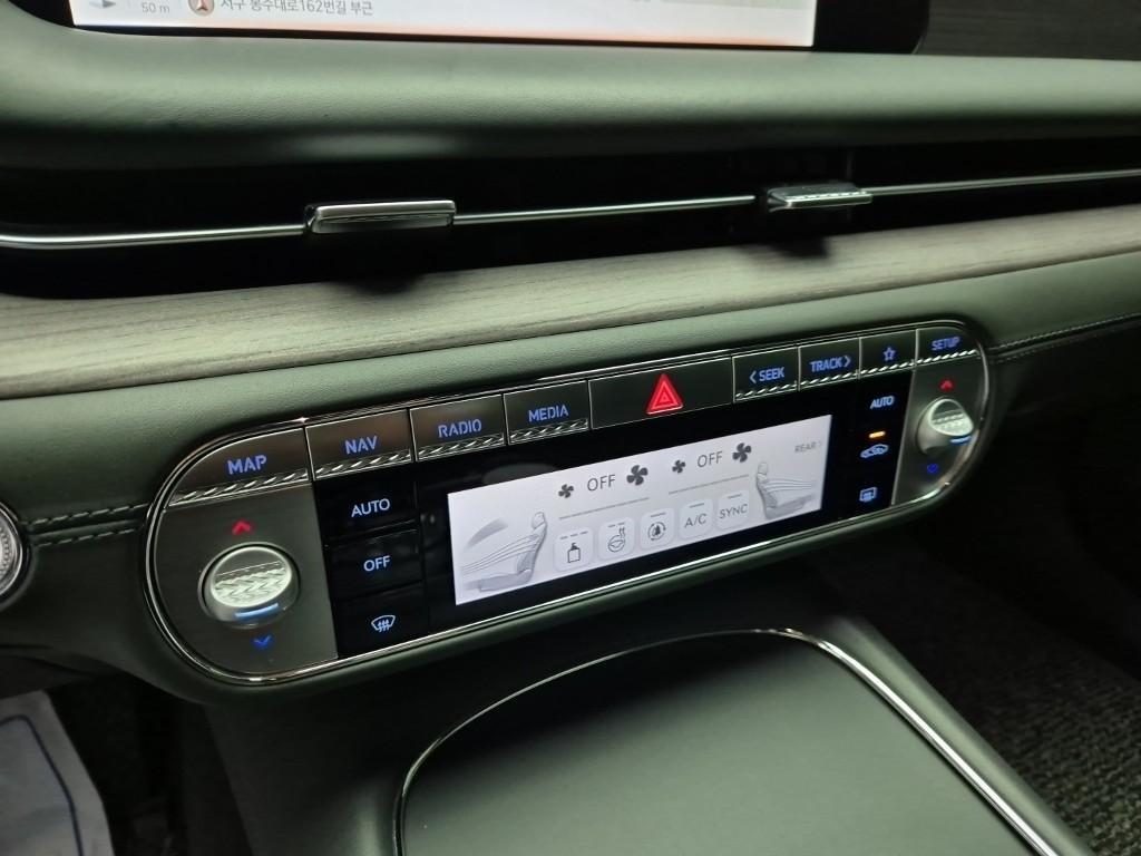 Genesis G90 - Vista 12