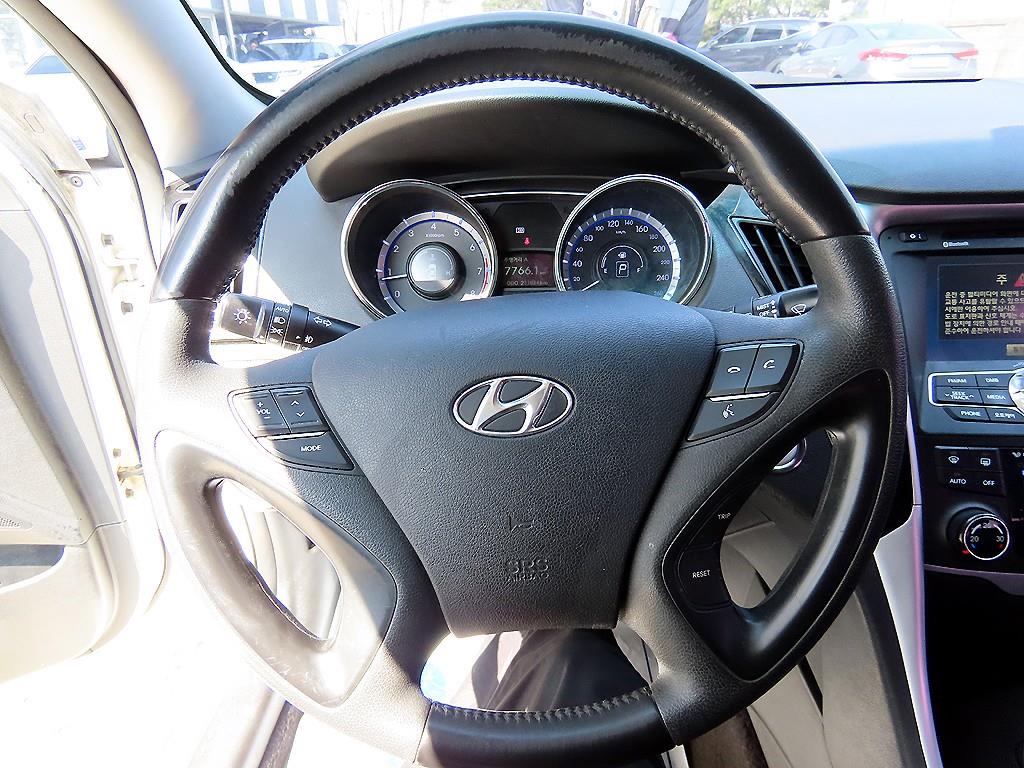 HYUNDAI Sonata - Vista 8