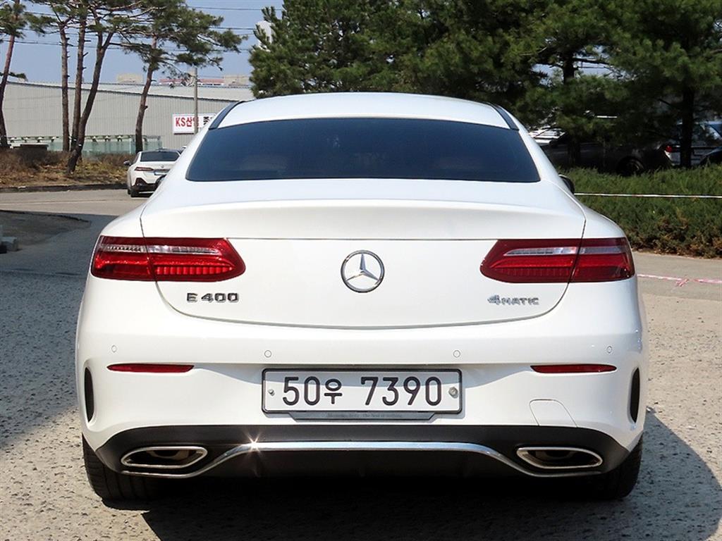 Mercedes Benz E class - Vista 4