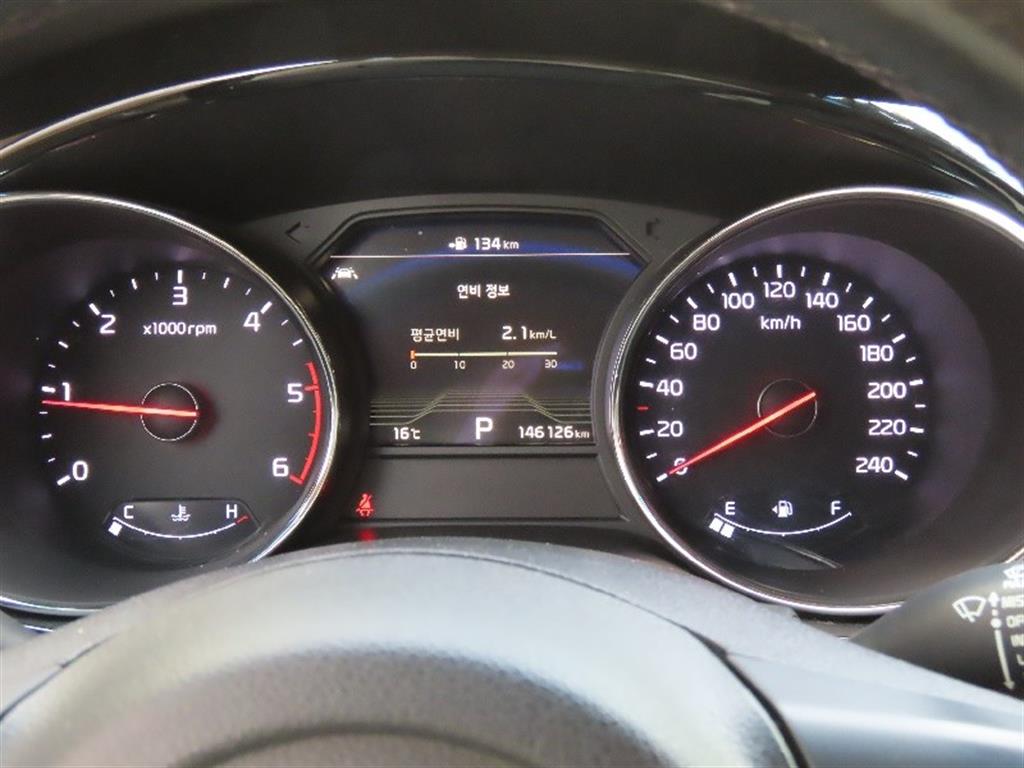 KIA Carnival - Vista 9