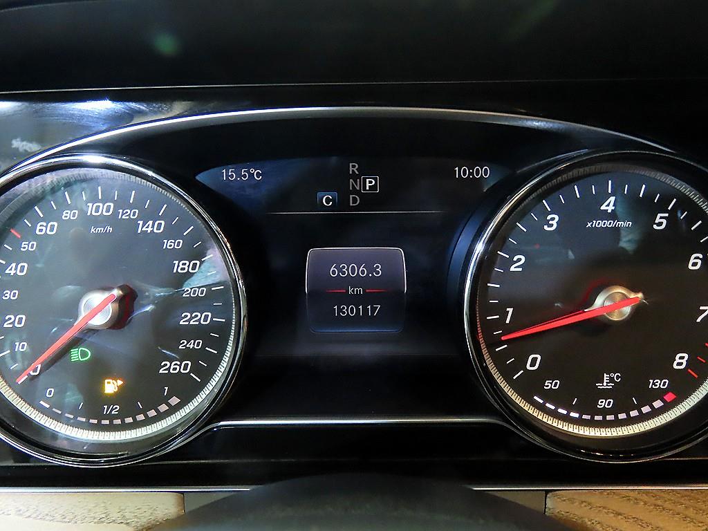 Mercedes Benz E class - Vista 9