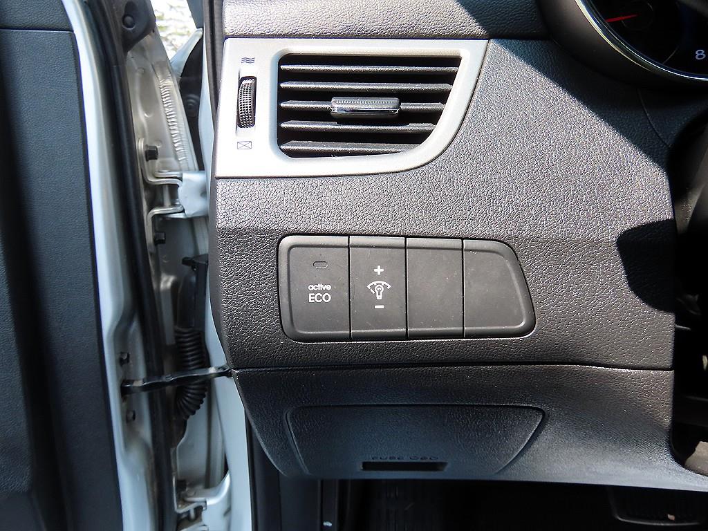 HYUNDAI Avante - Vista 12