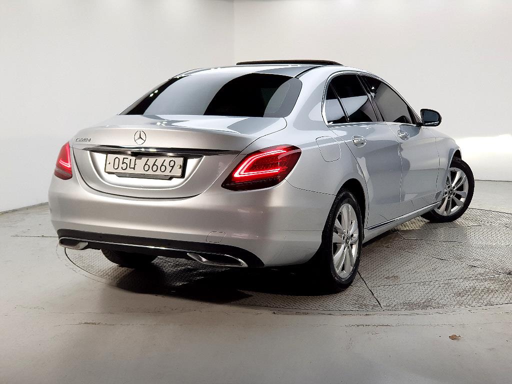 Mercedes Benz C Class - Vista 4