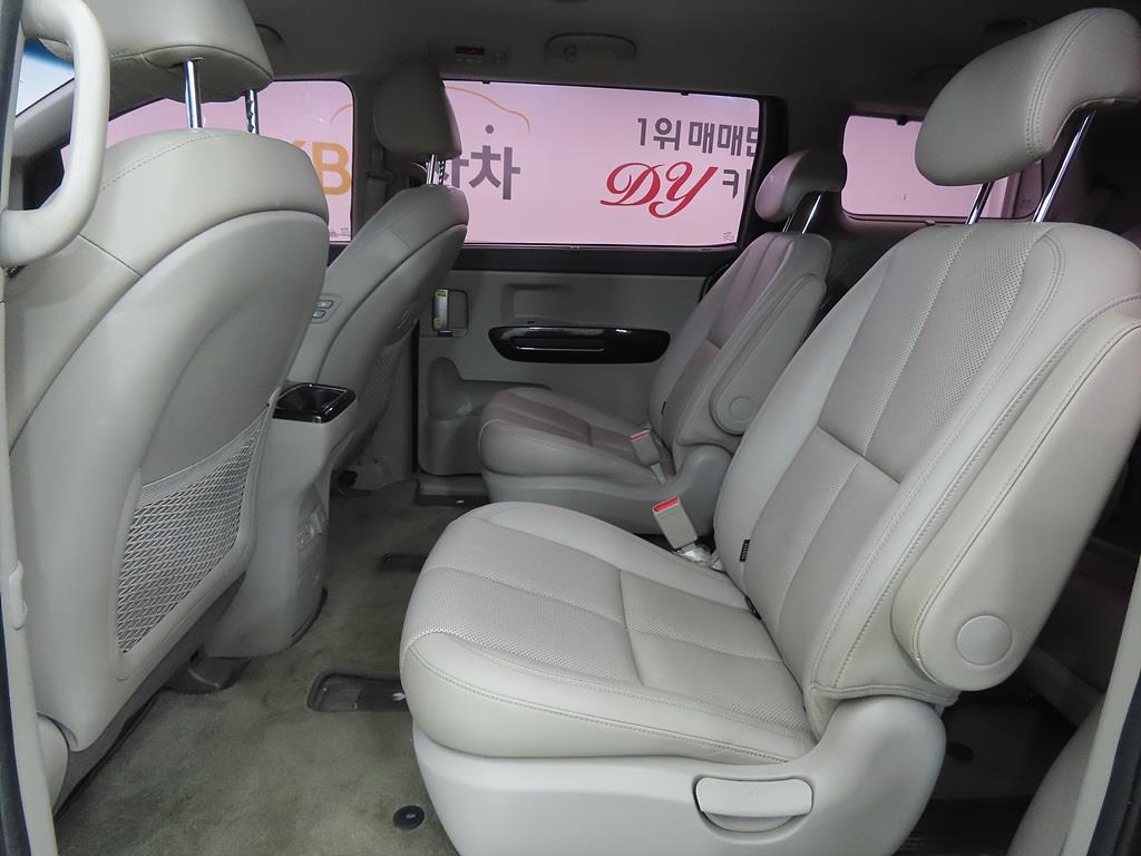 KIA Carnival - Vista 6