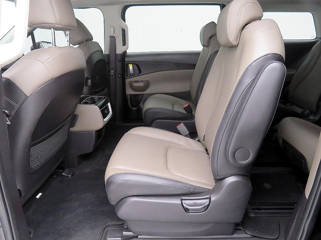 KIA Carnival - Vista 8