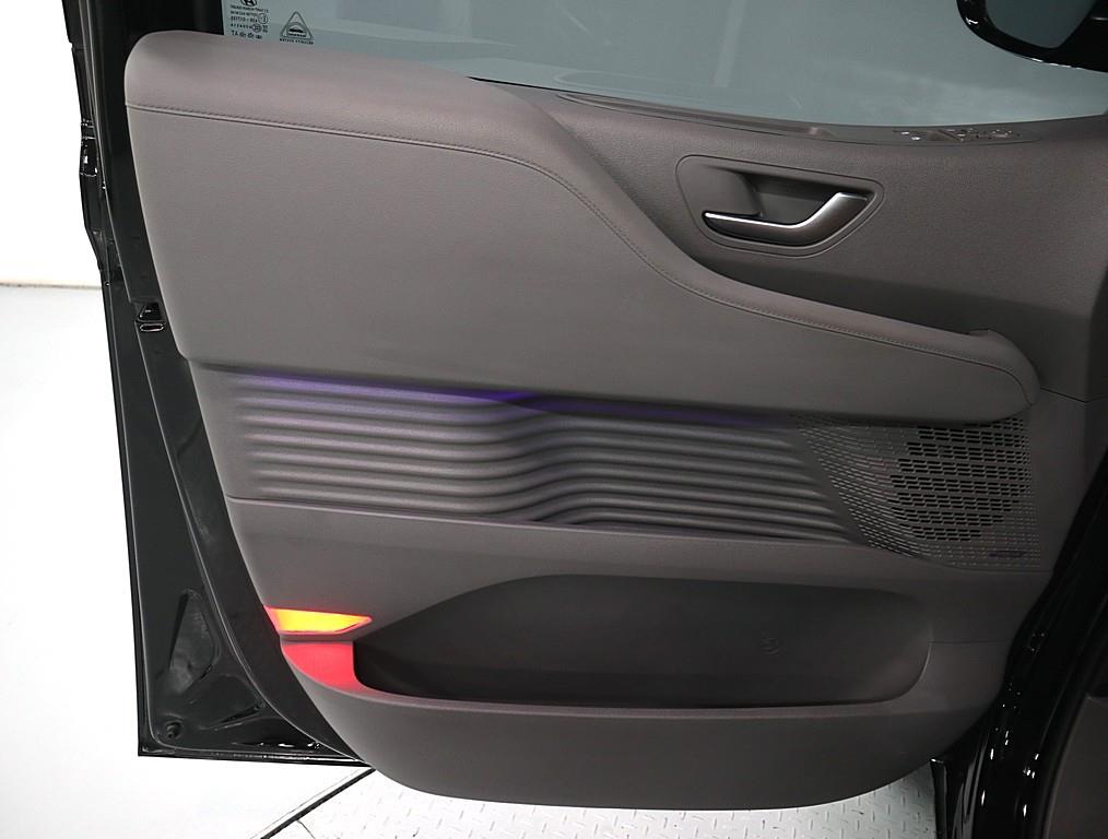 HYUNDAI Staria - Vista 10