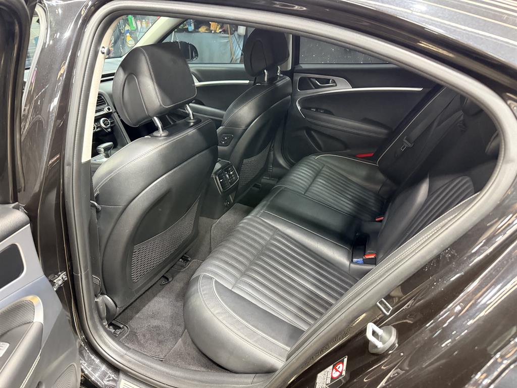 Genesis G70 - Vista 7