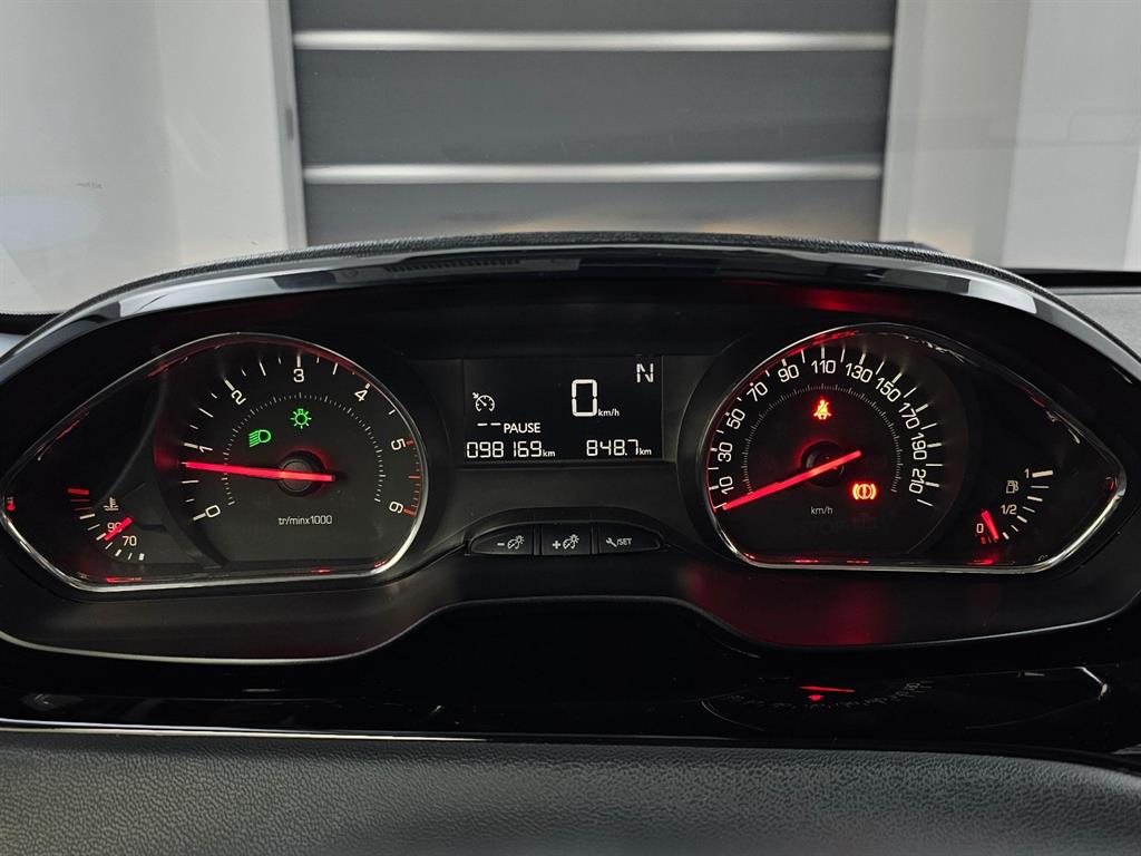 Peugeot 208 - Vista 8