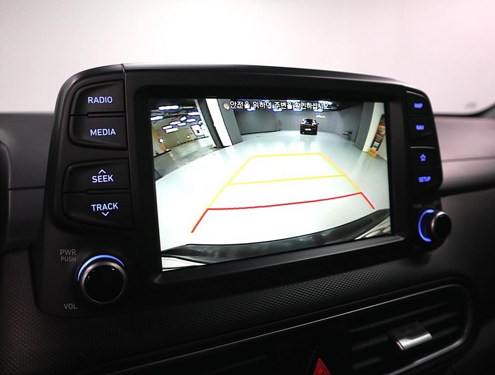 HYUNDAI Kona - Vista 12