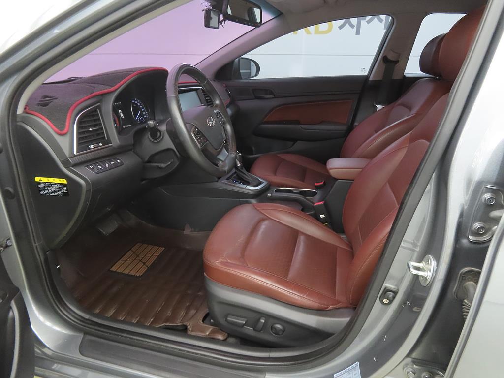 HYUNDAI Avante - Vista 5