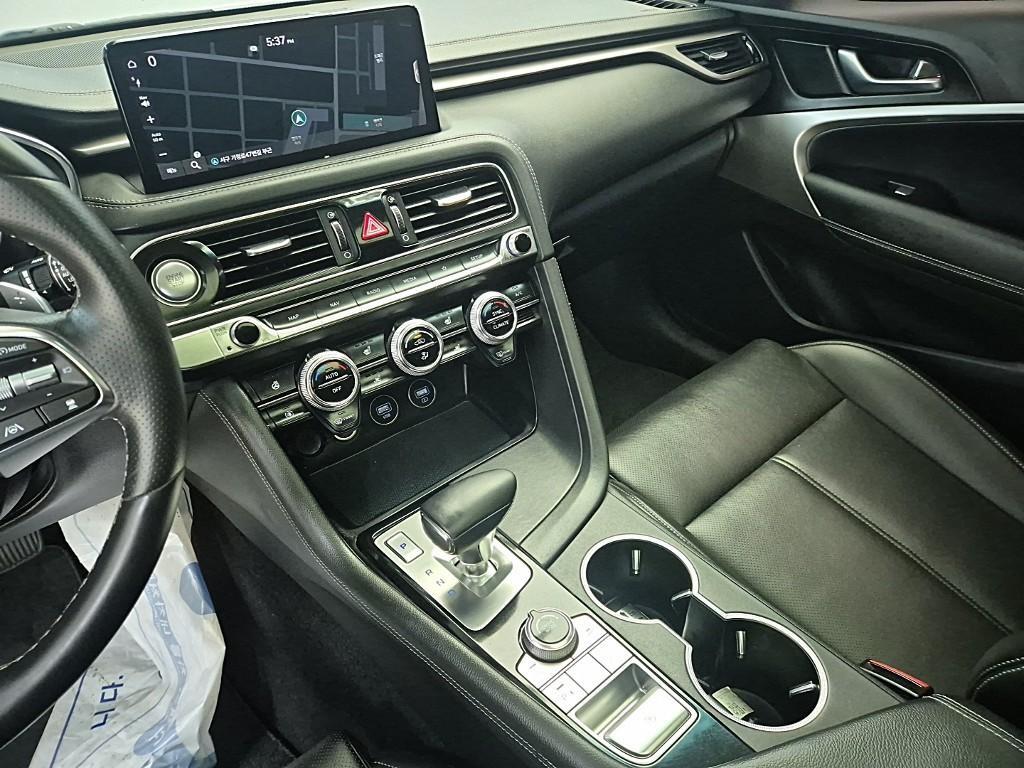 Genesis G70 - Vista 10