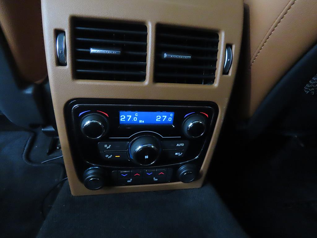 Jaguar XF - Vista 12