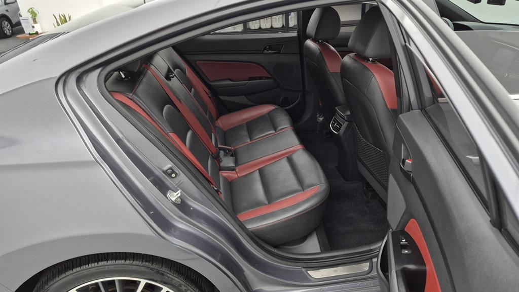 HYUNDAI Avante - Vista 7