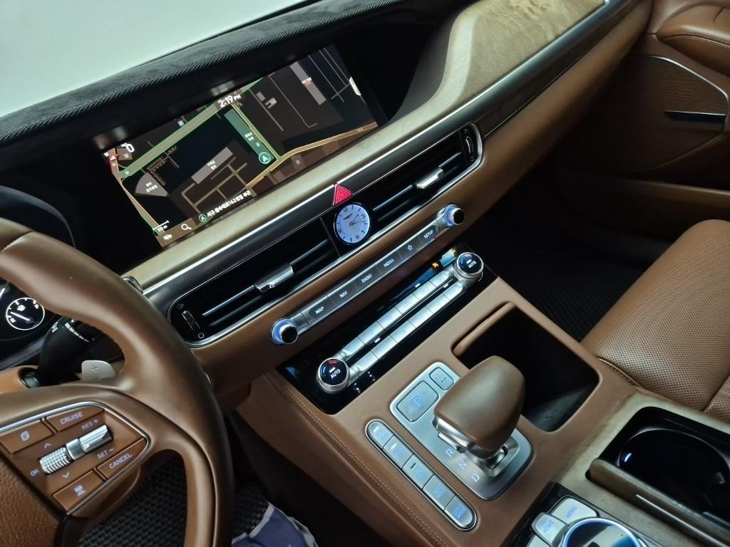 Genesis G90 - Vista 10