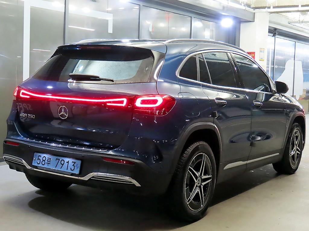 Mercedes Benz EQA - Vista 4