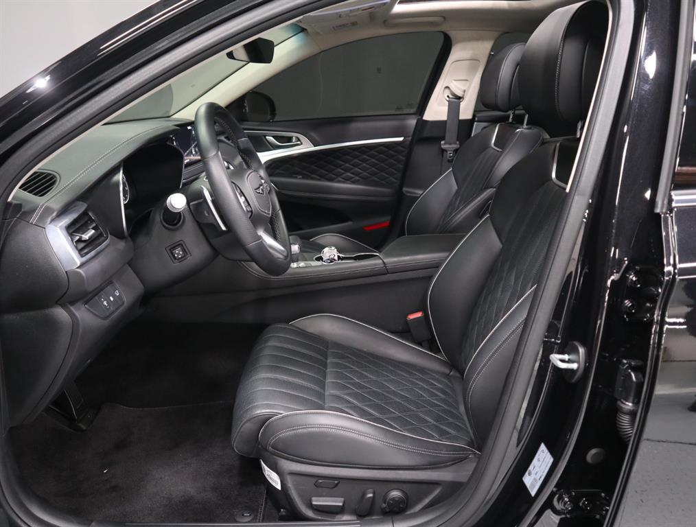 Genesis G70 - Vista 9