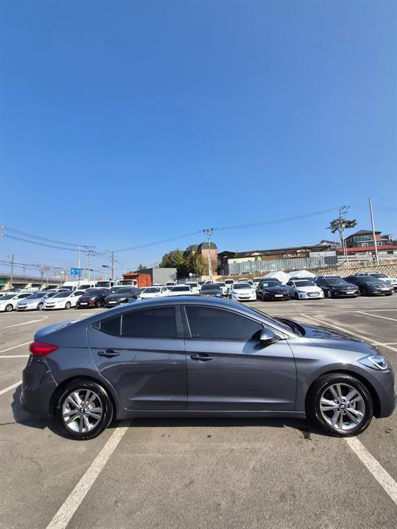 HYUNDAI Avante - Vista 4