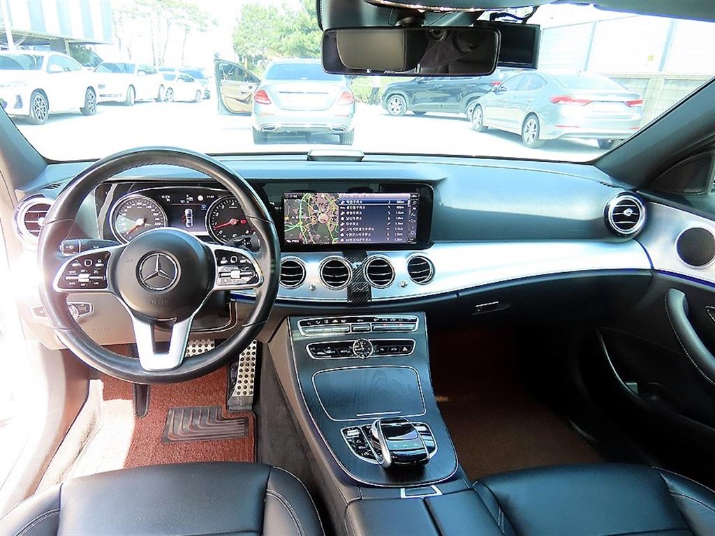 Mercedes Benz E class - Vista 7