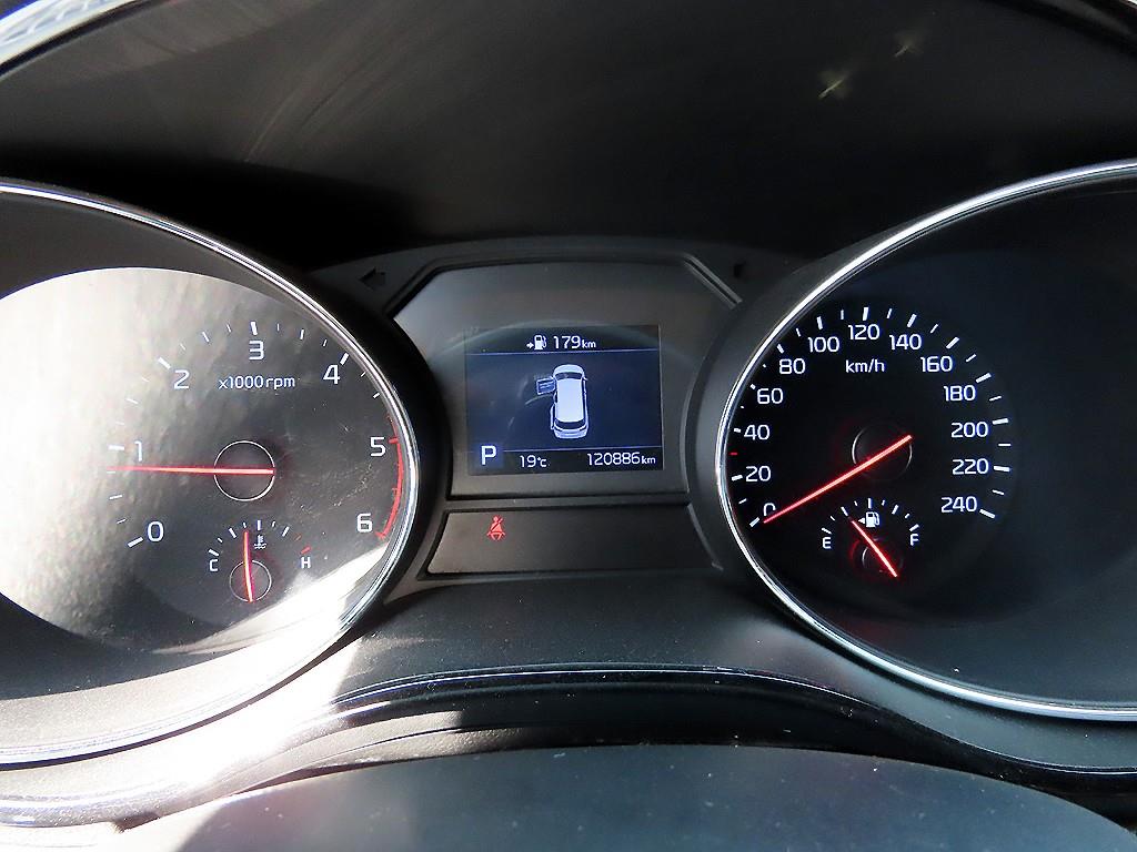 KIA Carnival - Vista 10