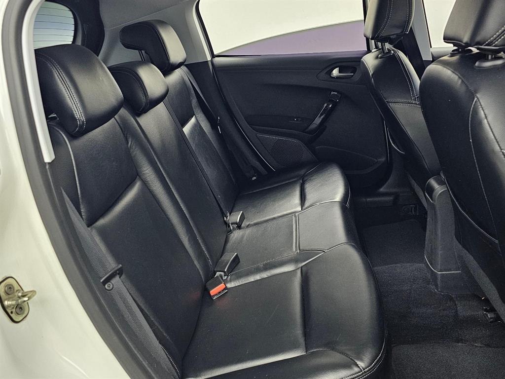 Peugeot 208 - Vista 12