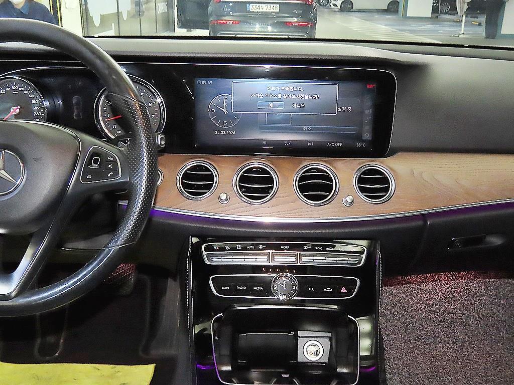 Mercedes Benz E class - Vista 11