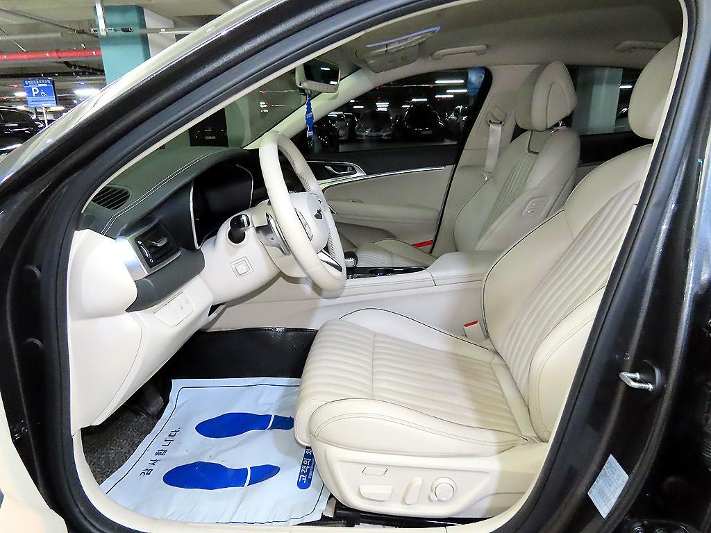 Genesis G70 - Vista 6